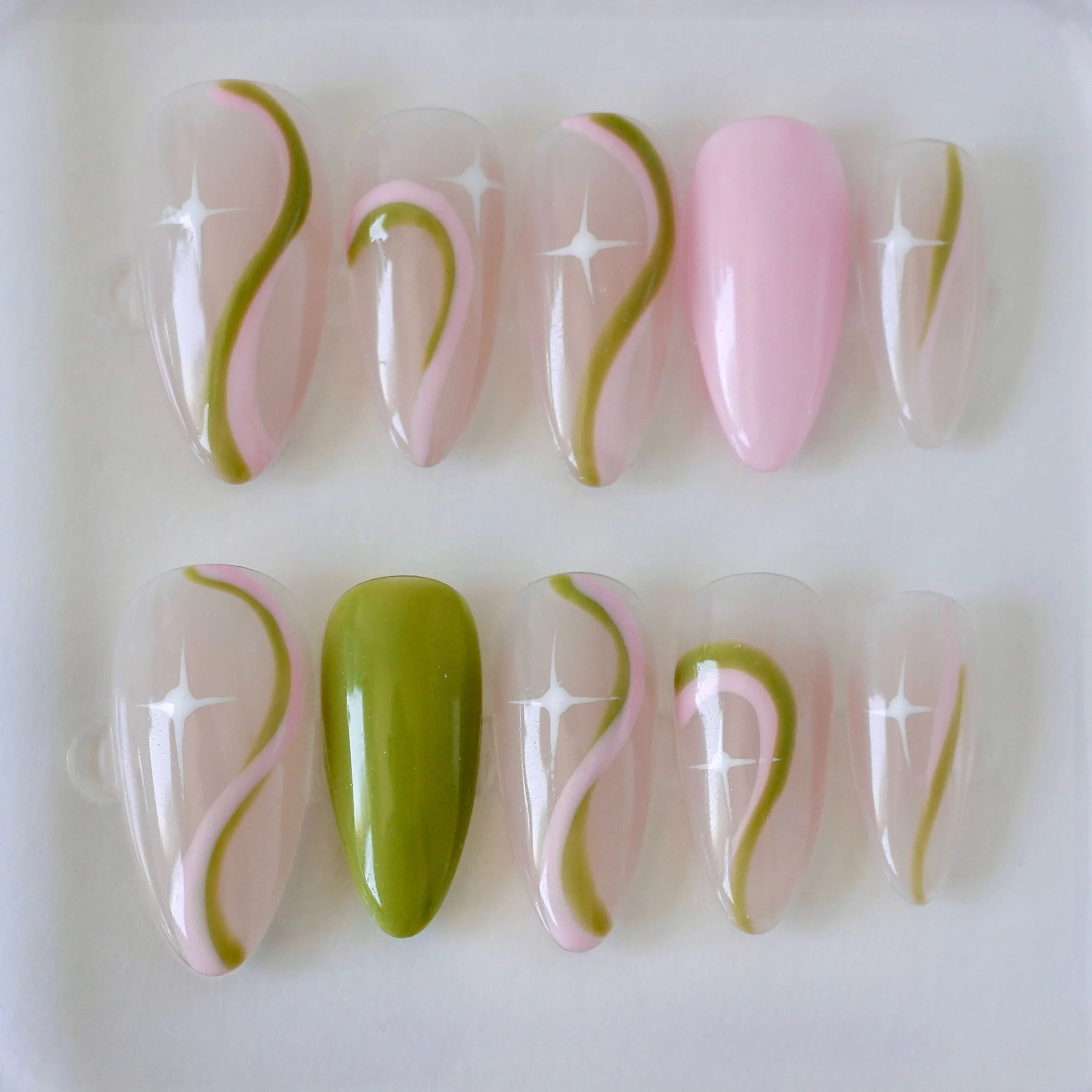 Uñas postizas press on para primavera y verano.