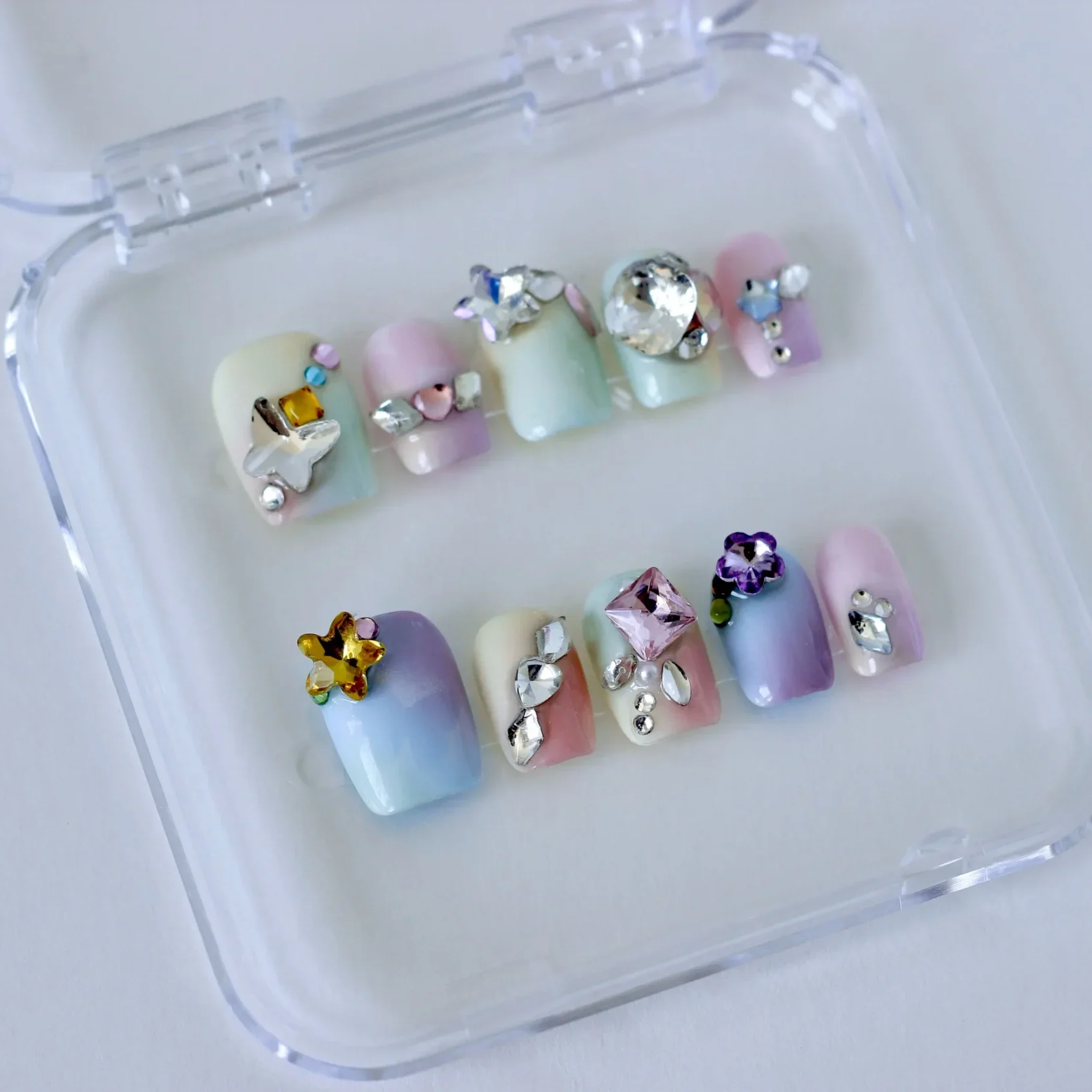 Boom primaveral con diamantes Uñas postizas press on para primavera y verano.