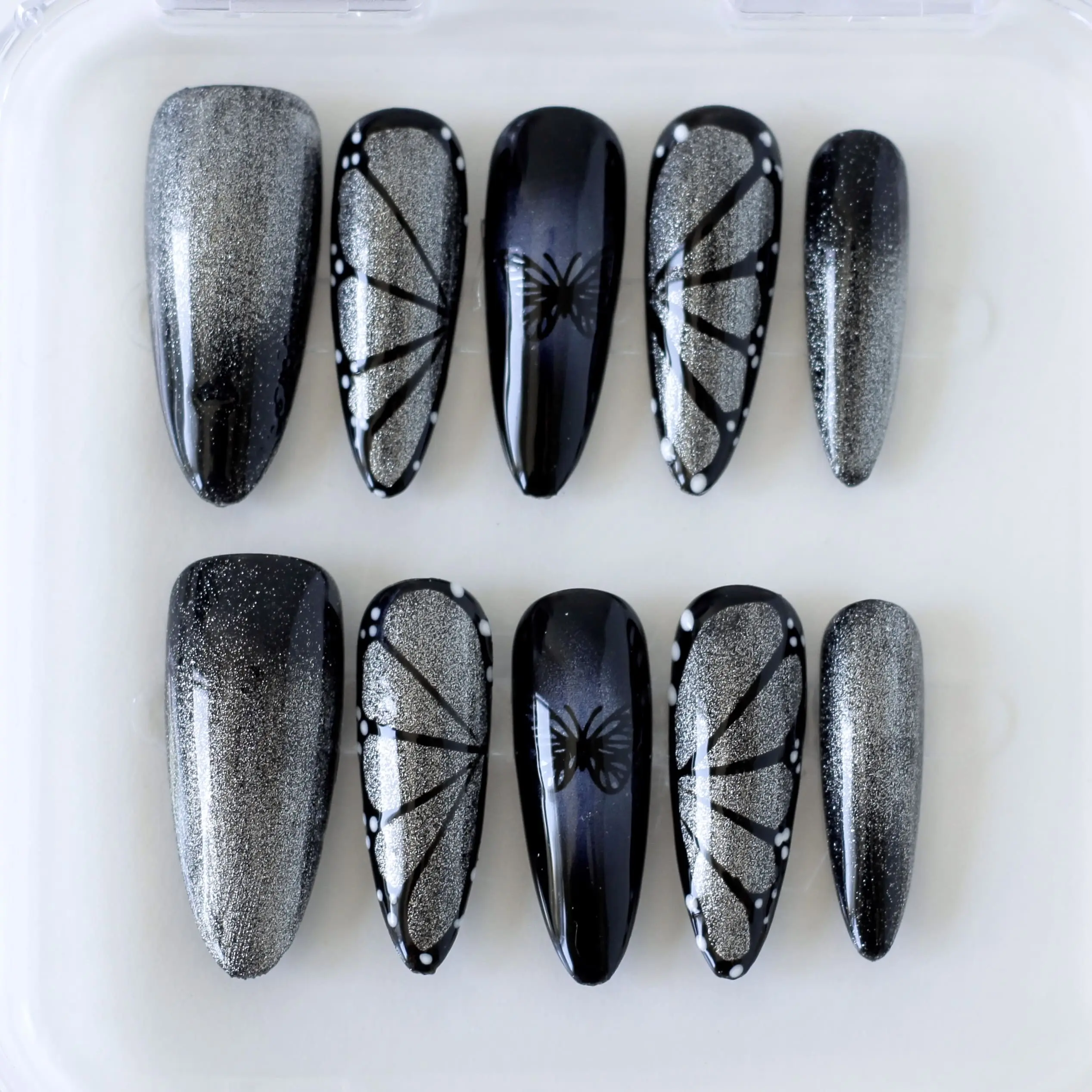 Mariposa cat eye negro-1 Uñas postizas press on negras con mariposas, brillo.